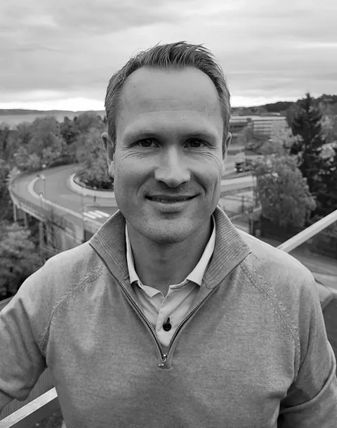 Vanndråper på gresstrå